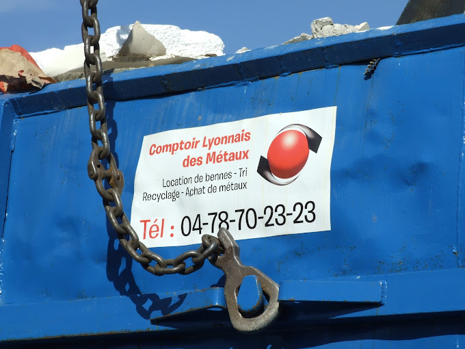 Aperçu des activités de la casse automobile COMPTOIR LYONNAIS DES METAUX située à SAINT-FONS (69190)